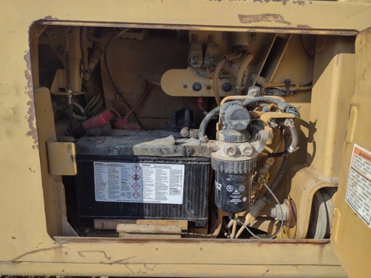 4-caterpillar-d5g-lgp-image-40