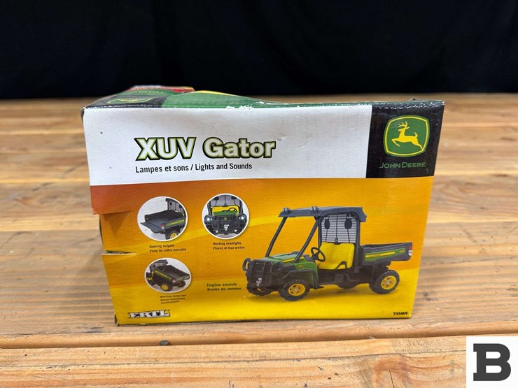 ertl-replica-xuv-gator-w/lights-and-sounds-image-4