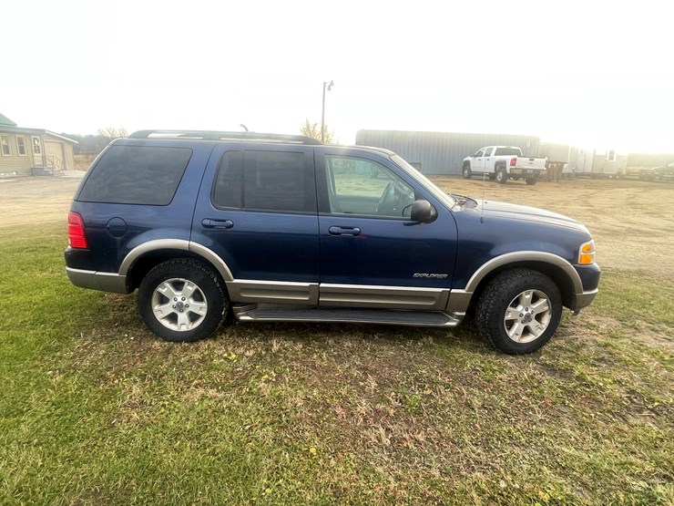 2004-ford-explorer-image-4