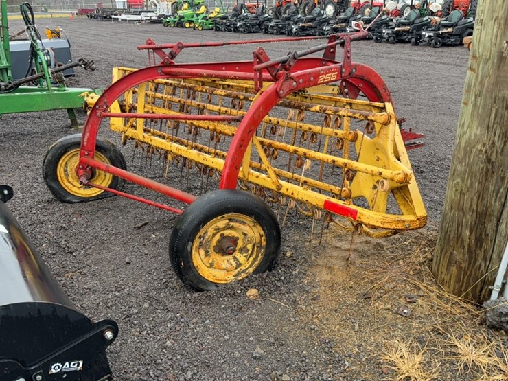 new-holland-260-image-3