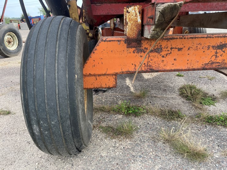 #1467-•-bushnell-gravity-cart-with-auger-image-8