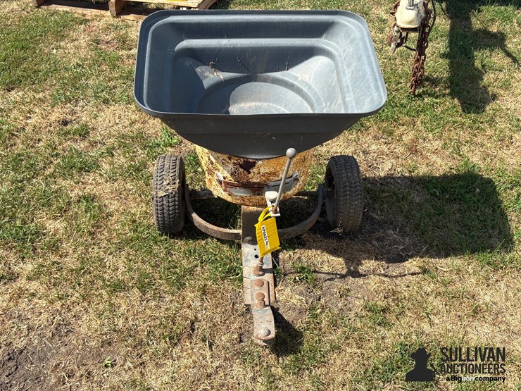 pull-type-yard-spreader-image-2