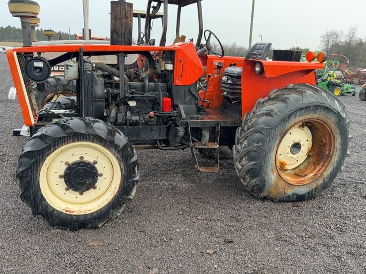 #3056-•-allis-chalmers-tractor-image-13