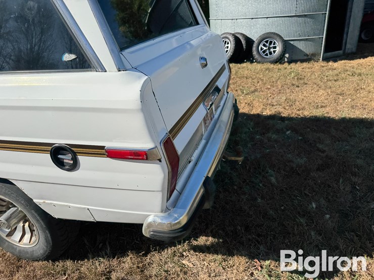 1985-jeep-grand-wagoneer-4x4-suv-image-18