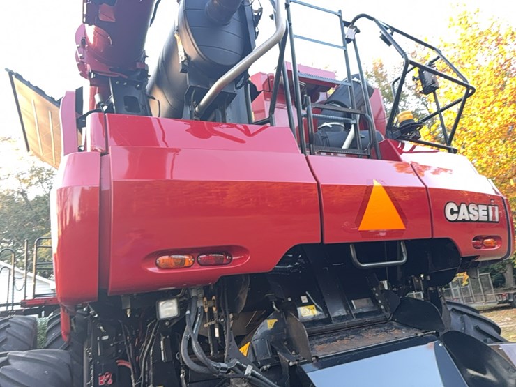 2018-case-ih-8240-image-37