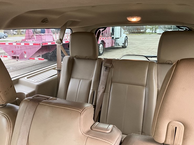 2014-ford-expedition-xlt-image-14