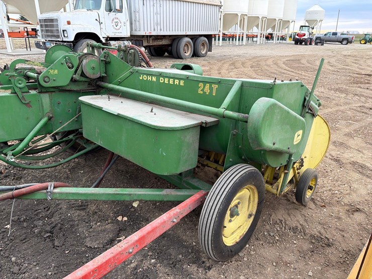 john-deere-24t-image-4