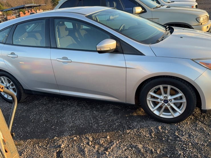 #3008-•-2015-ford-focus-car-image-4
