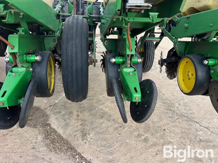 john-deere-7000-image-14