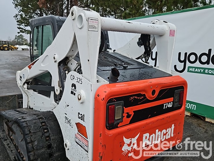 2019-bobcat-t740-image-18