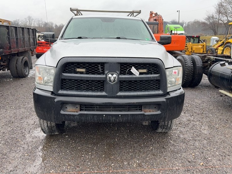 2016-dodge-2500-image-2