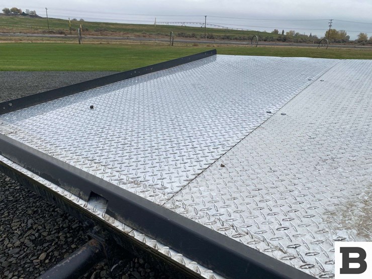 two-place-snowmobile-trailer-image-15