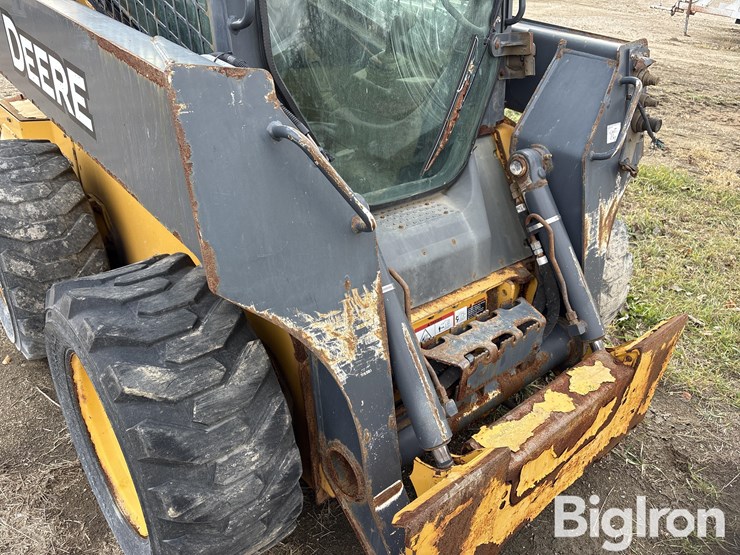 2013-deere-320e-image-12