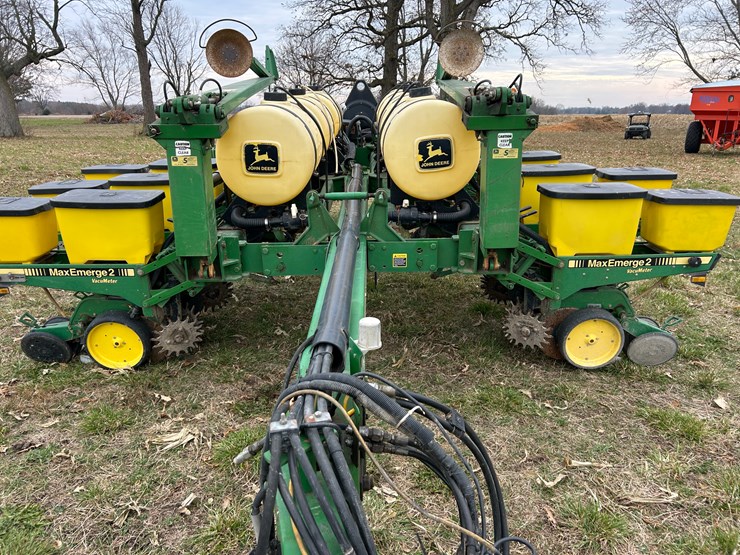 john-deere-7200-image-45