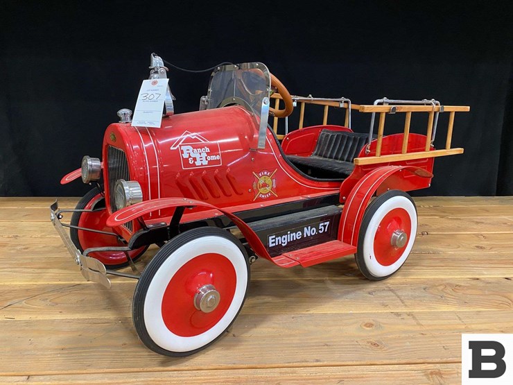 ranch-and-home-fire-chief-toy-pedal-fire-engine-image-1