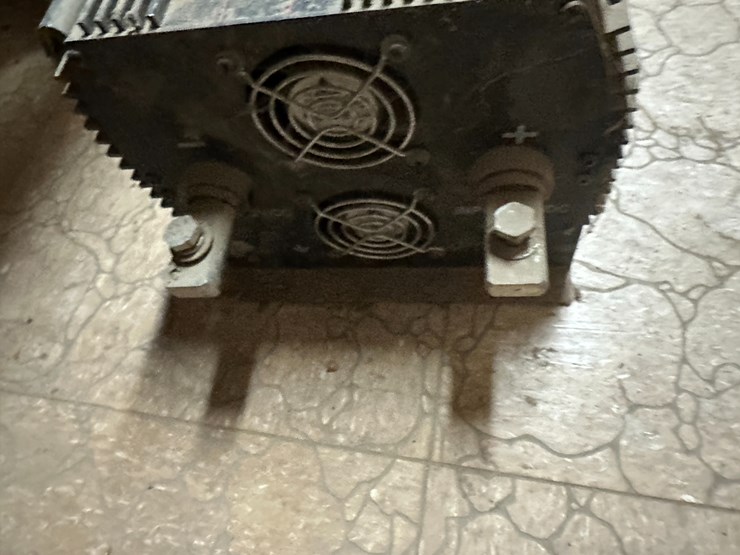 #34446-•-kenwood-tkr-20-receiver,-3-radios,-&-2400watt-power-inverter-location:-site-1e-image-11