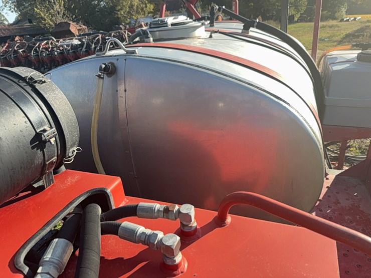 case-ih-3185-patriot-sprayer-image-101
