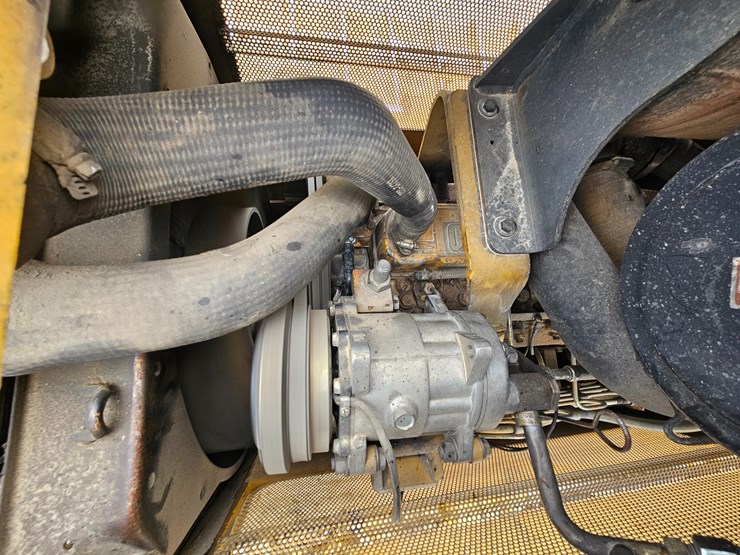 2002-caterpillar-d5g-xl-image-23