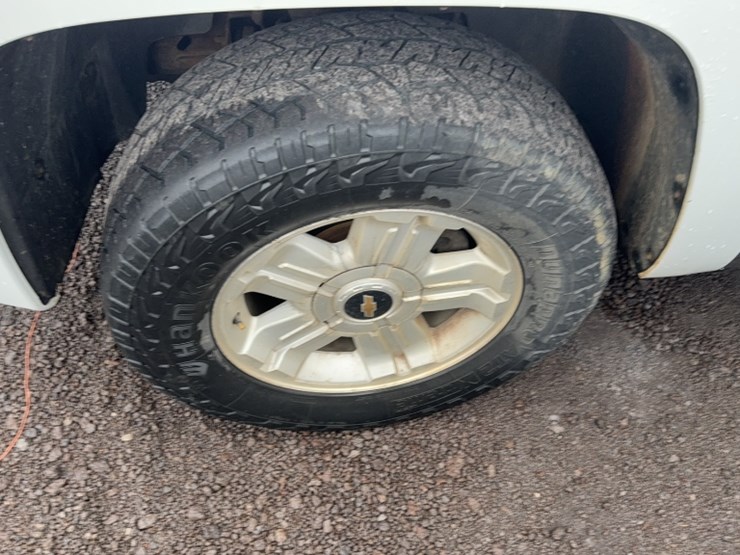 #3020-•-2009-chevy-silverado-z71-pickup-truck-image-15