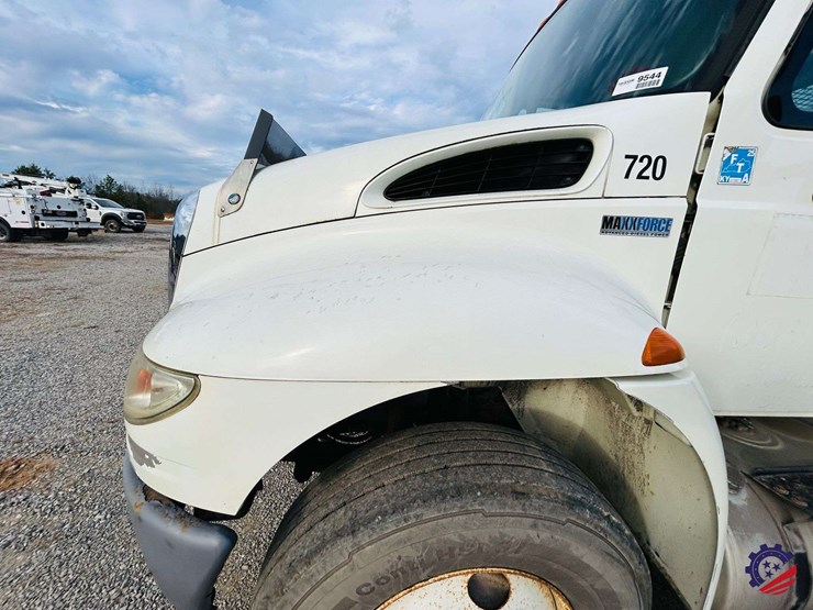 2013-international-durastar-4400-image-16