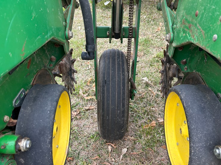 john-deere-7200-image-39