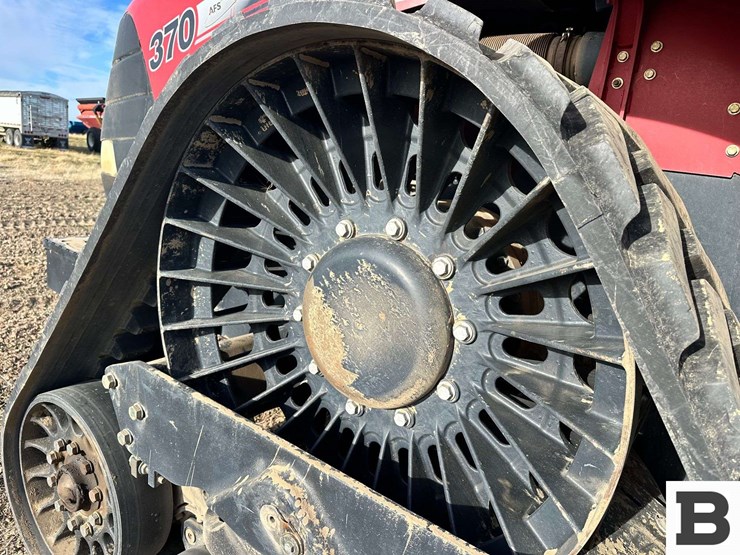 2014-case-ih-370-image-31