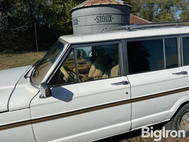 1985-jeep-grand-wagoneer-4x4-suv-image-13