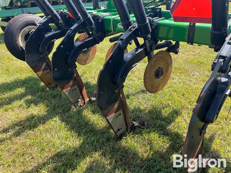 unverferth-132-zone-builder-7-shank-ripper-image-17