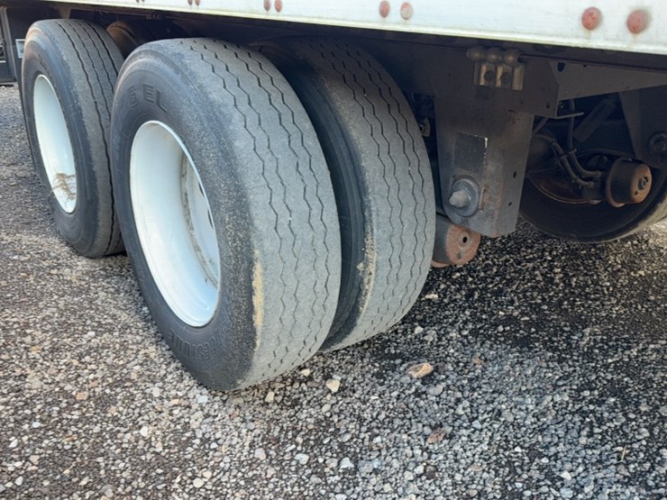 2009-utility-53'-image-5