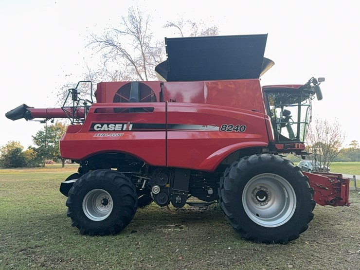 2018-case-ih-8240-image-17