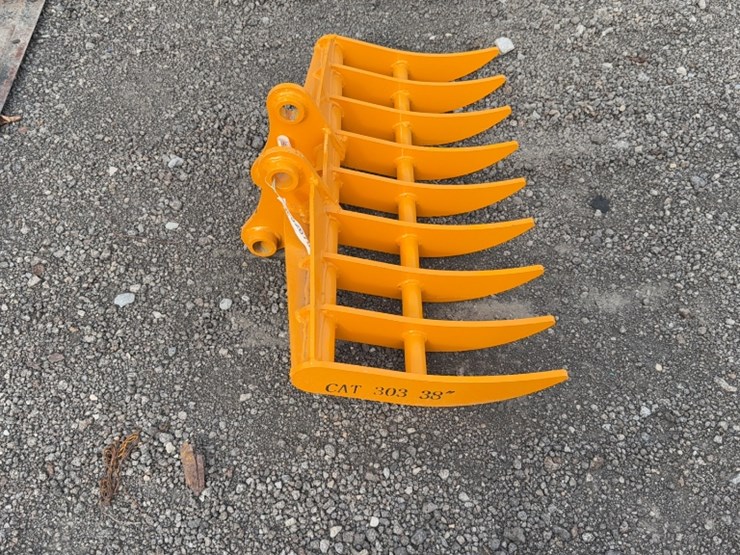 caterpillar-303-image-2