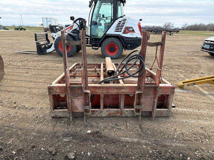 farmhand-square-bale-grabber-image-2