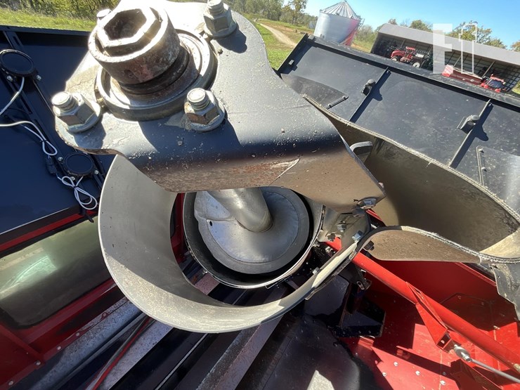 2012-case-ih-7130-image-39