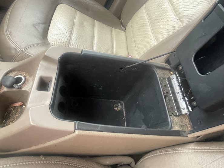 2004-ford-explorer-image-45