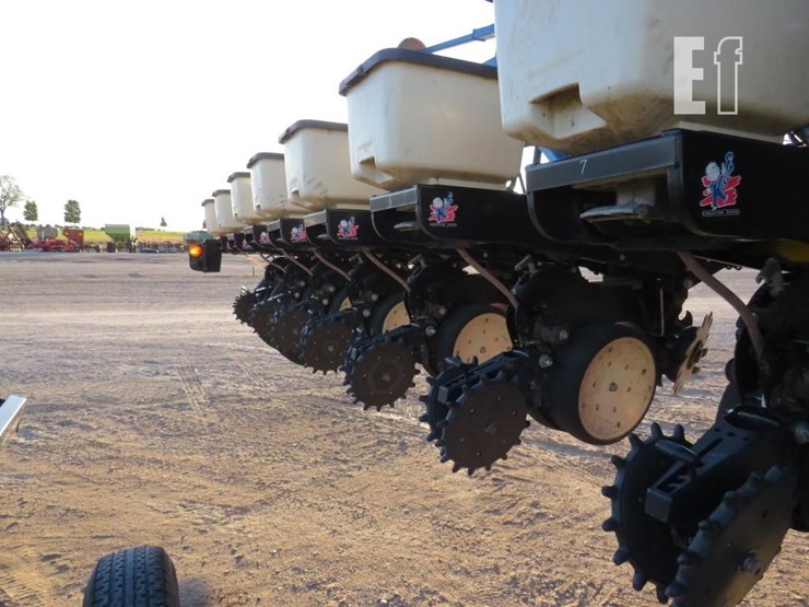 2011-kinze-3600-image-7