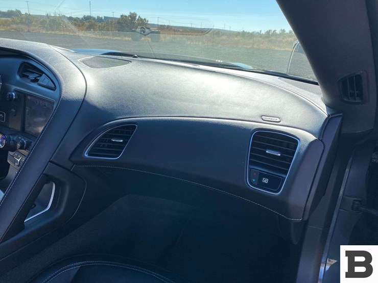 2014-chevrolet-corvette-stingray-coupe-image-9