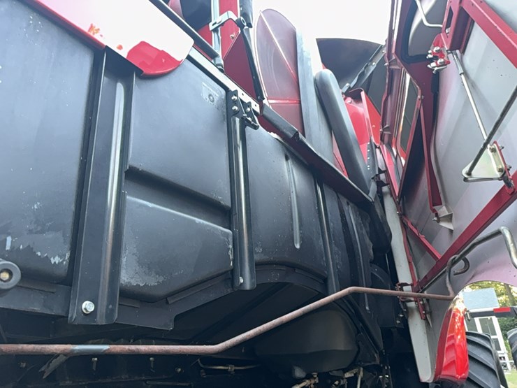 2018-case-ih-8240-image-109