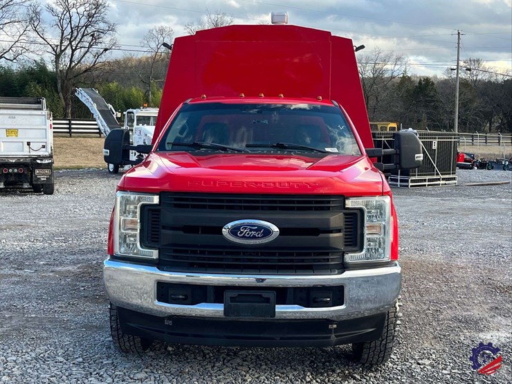 2017-ford-f350-xl-image-13