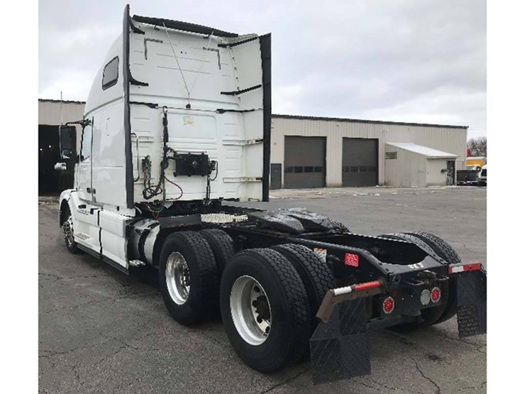2018-volvo-vnl-670-image-2