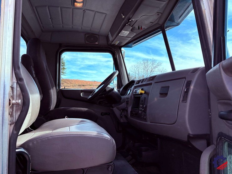 2012-peterbilt-337-image-67