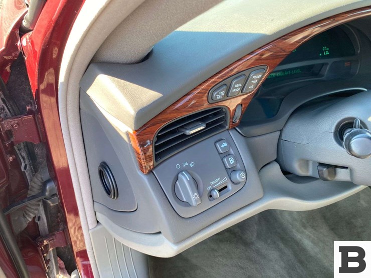 2000-cadillac-deville-sedan-image-29