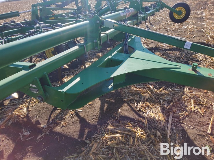 2011-john-deere-2210l-image-19