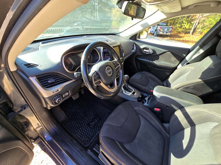 2016-jeep-cherokee-image-54