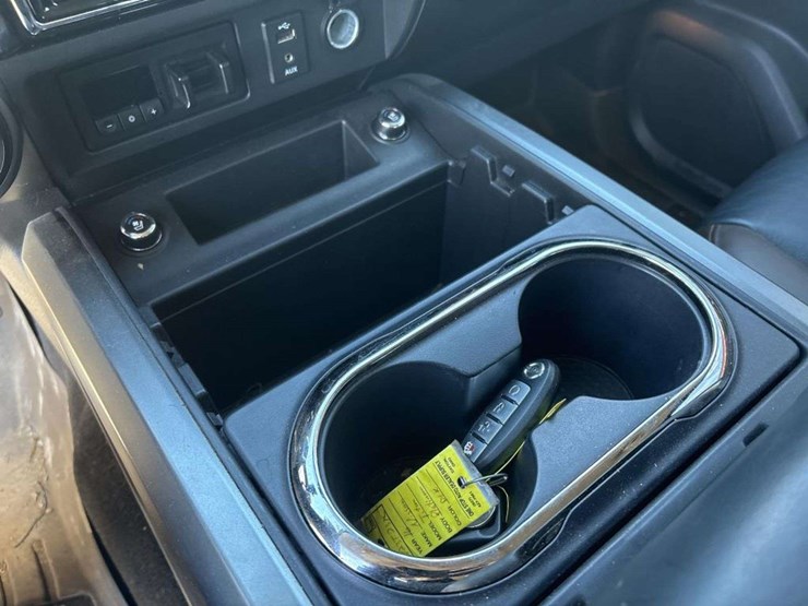 2016-nissan-titan-image-24