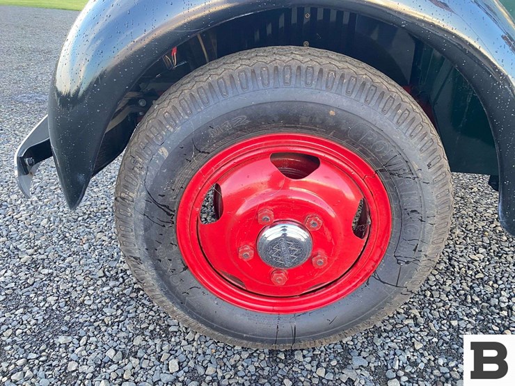 1940-international-d5-30-flatbed-truck-image-10