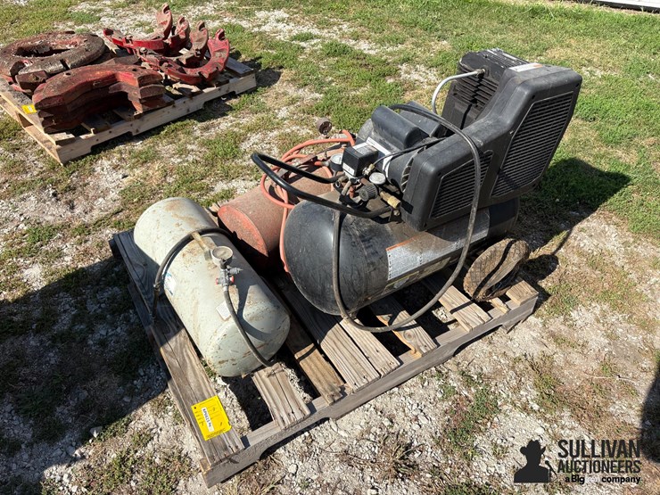 air-compressor-w/-air-tanks-image-1