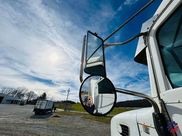 2007-peterbilt-340-image-17