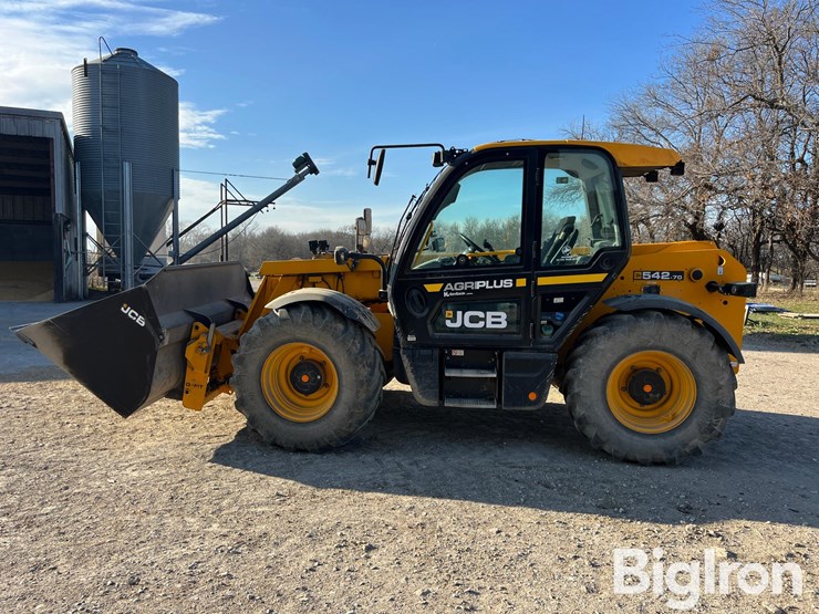 2020-jcb-542-70ag+-telehandler-image-8
