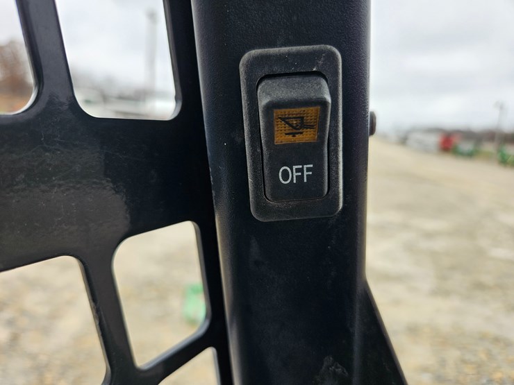 2018-bobcat-t770-image-35