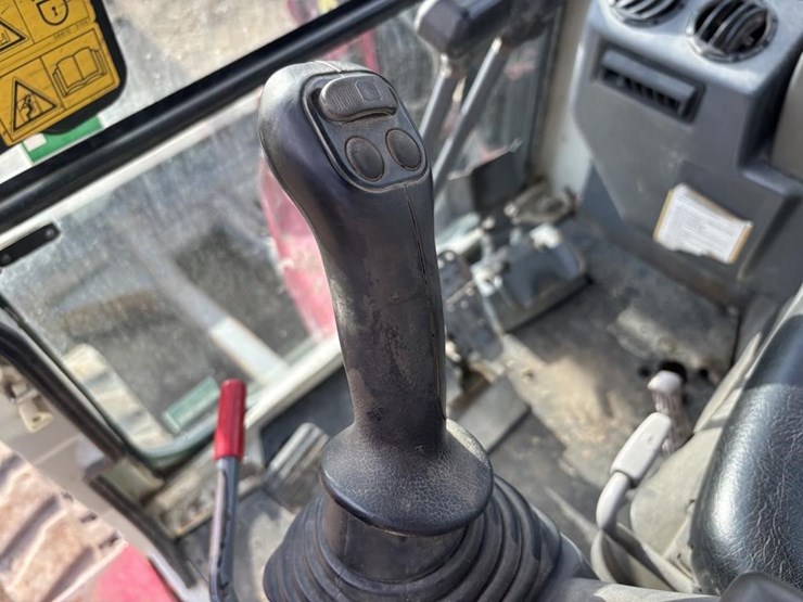 2012-takeuchi-tb180fr-image-31